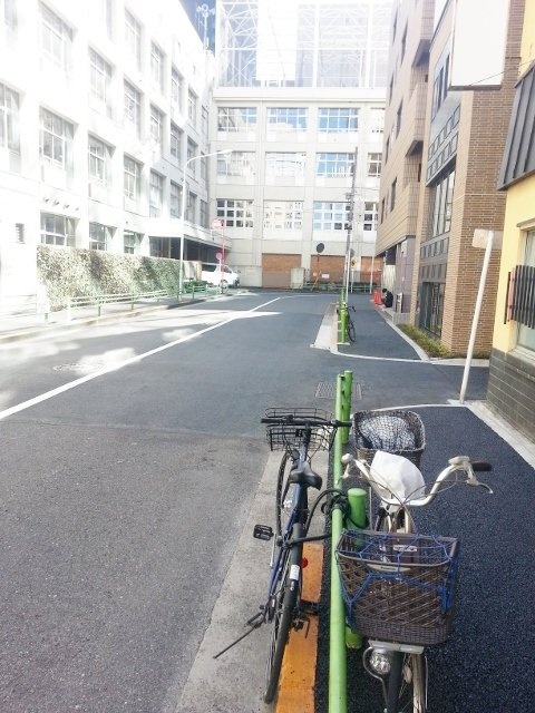 二葉ビル ビル前面道路