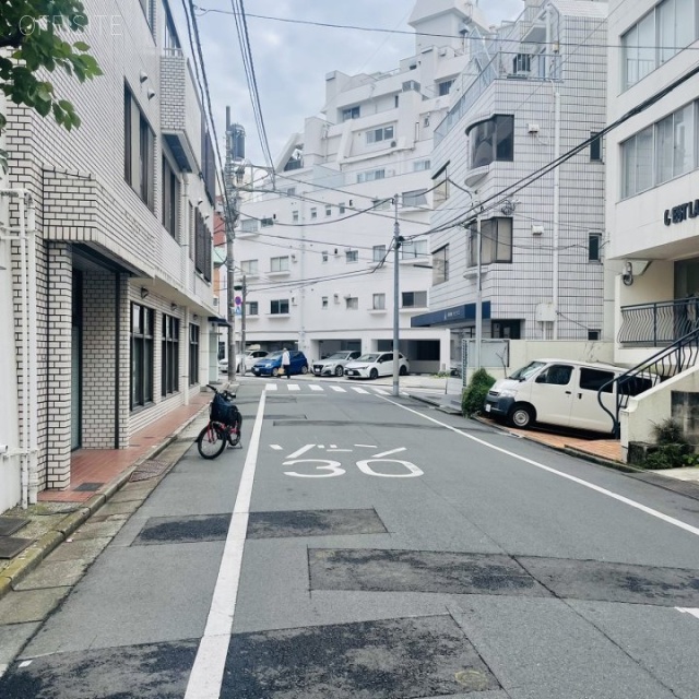 ヴィラシャリオ 前面道路