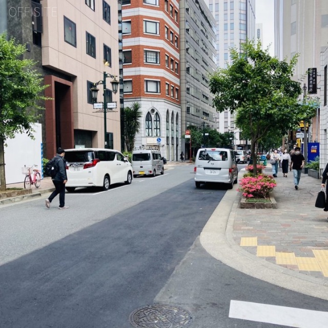 ヒューリック銀座ウォールビル ビル前面道路