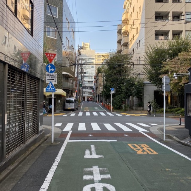 千寿ビル ビル前面道路