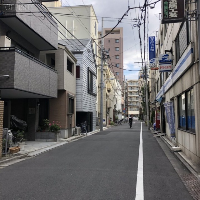 モディビル ビル前面道路