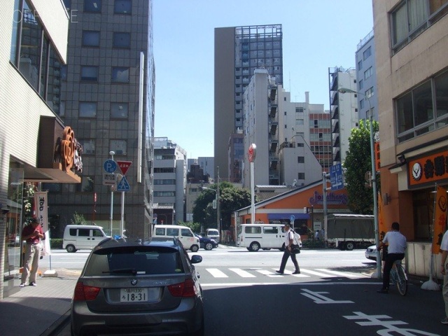林ビル ビル前面道路