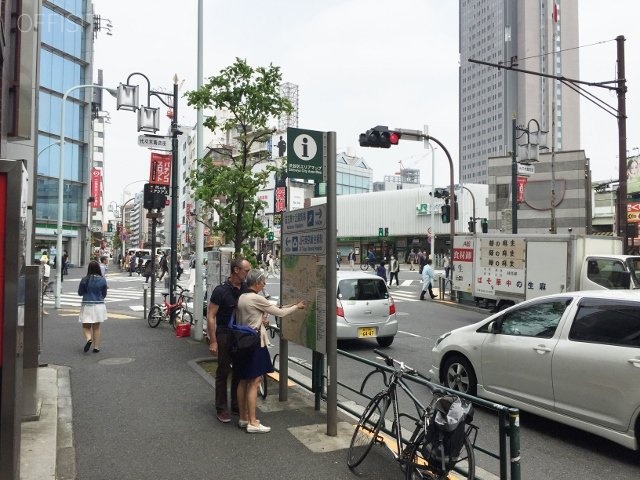 YKビル ビル前面道路