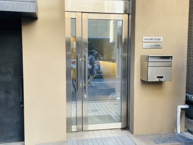 NSビル　オフィスビル出入口