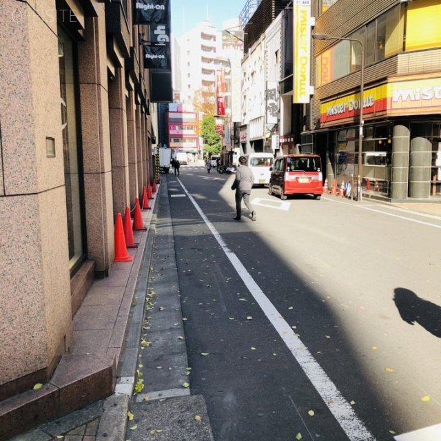 THE KINDAI 12 IKEBUKURO ビル前面道路