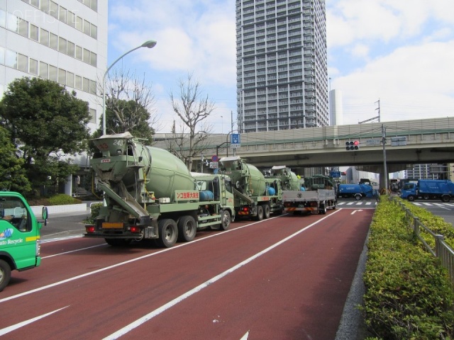 森永乳業港南ビル ビル前面道路