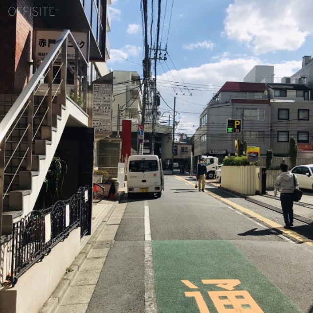 ビル前面道路