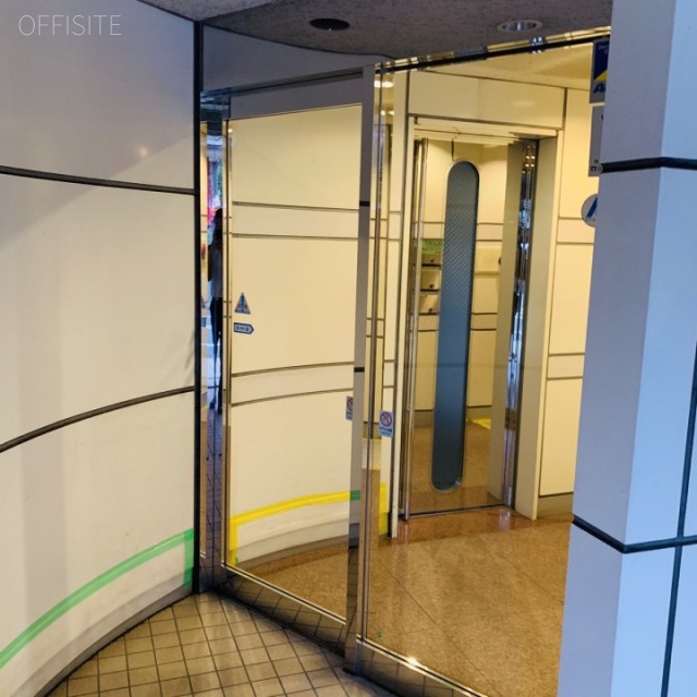 ホンダ御徒町ビル エントランス