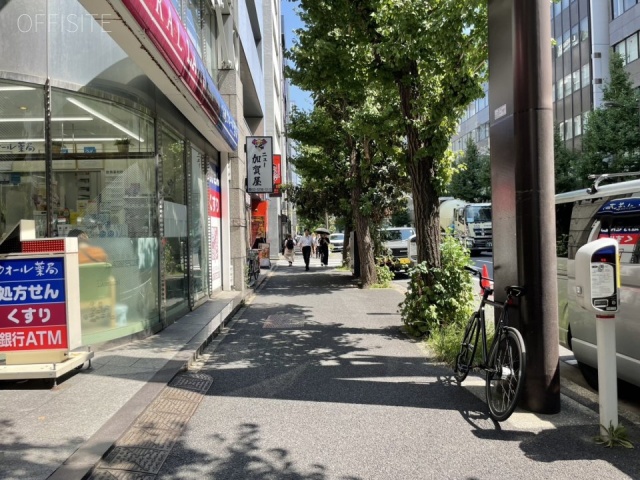 神田高野ビル　前面歩道