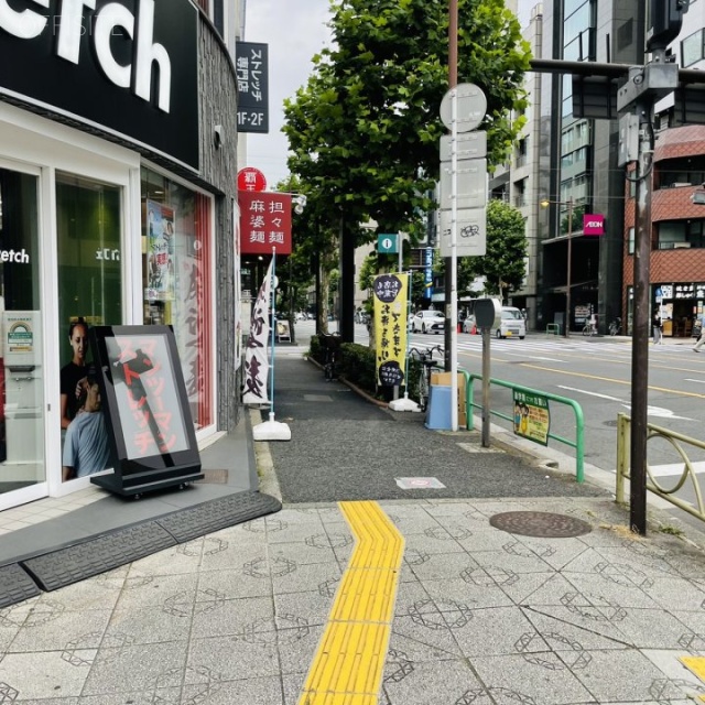 第108東京ビル ビル前面道路