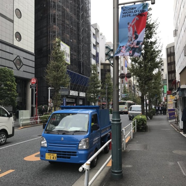 小田急西新宿O-PLACE ビル前面道路