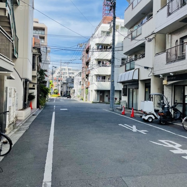 横山ビル ビル前面道路