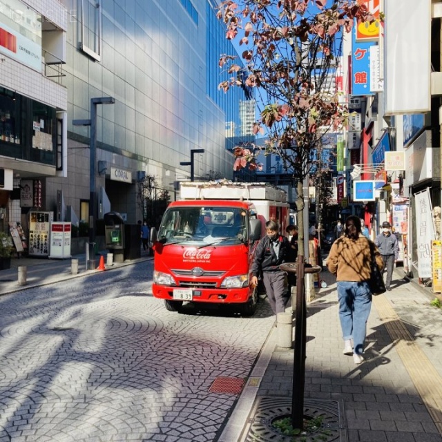 正栄ビル ビル前面道路