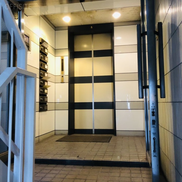 紅雀(べにすずめ)ビル　エントランス