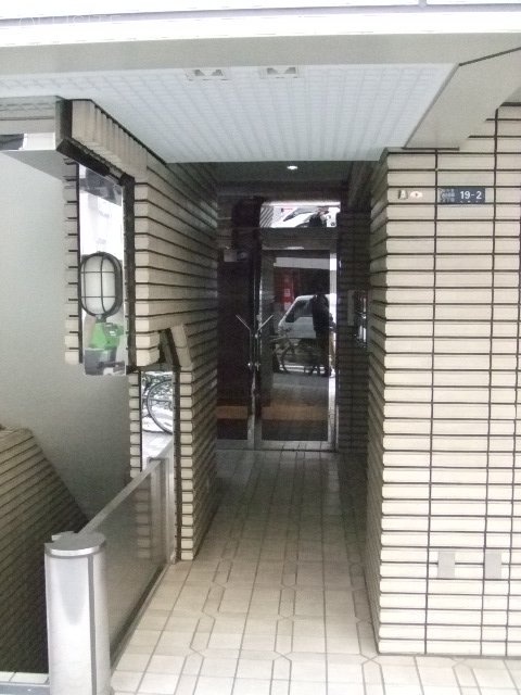 荒久ビル エントランス
