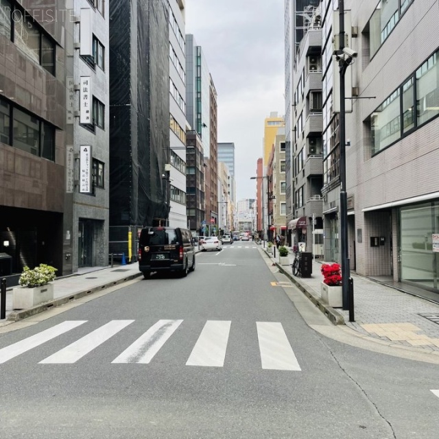 豊島屋ビル ビル前面道路