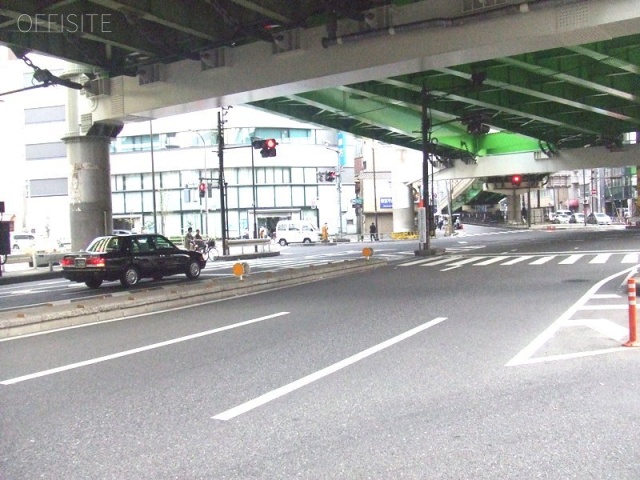 東光ビル一号館 ビル前面道路