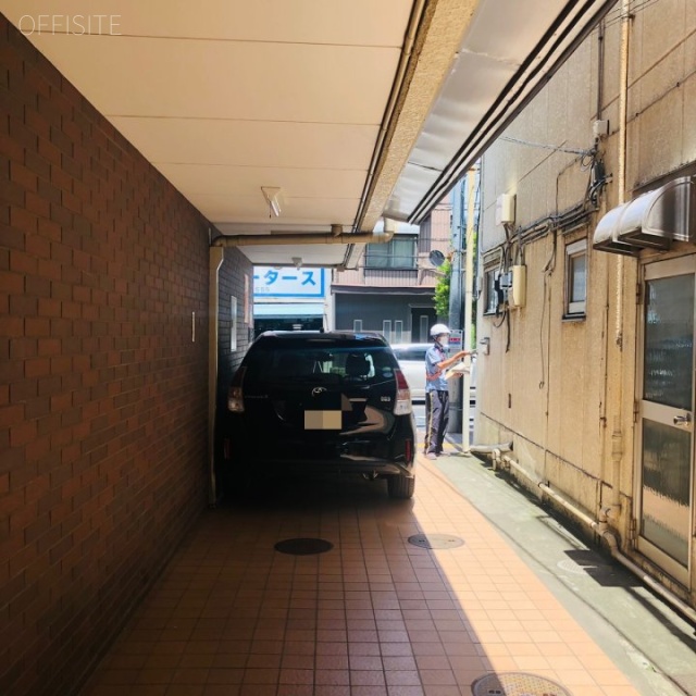 山憲ビル エントランス