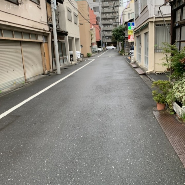 堀ビル ビル前面道路