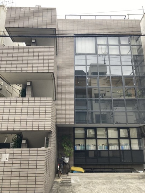 Rビル 外観
