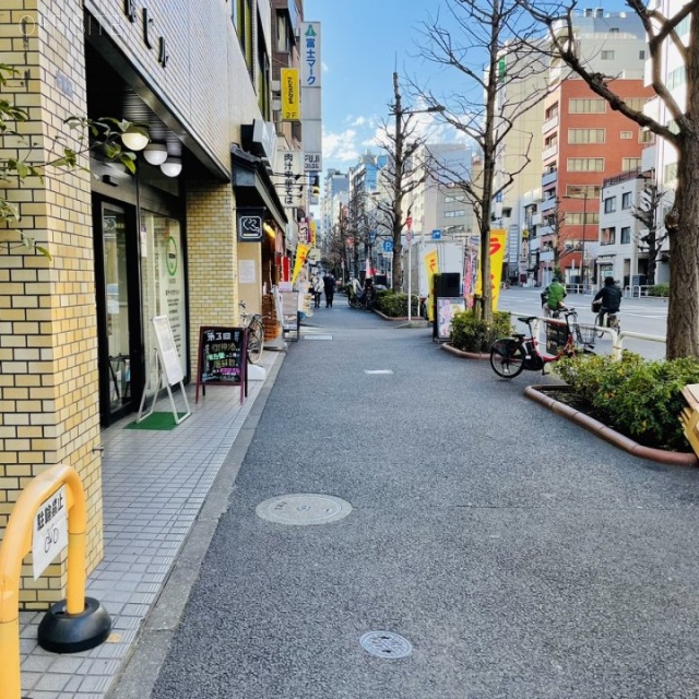 昌徳ビル　ビル前面道路