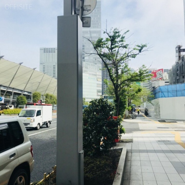 ユニゾ八重洲ビル ビル前面道路