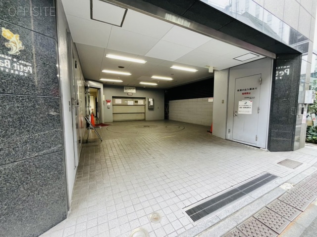 京王新宿321ビル エントランス