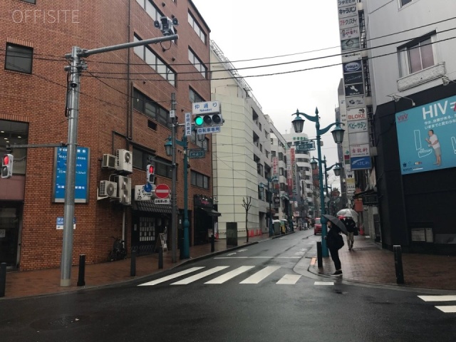 武蔵野ビル(ハローオフィス新宿) ビル前面道路