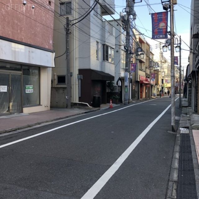 アルファサイト　ビル前面道路