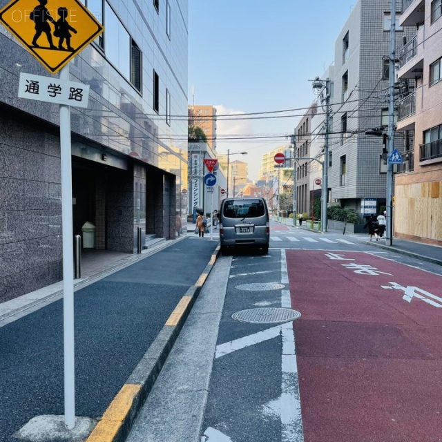 HAKUWAビル　ビル前面道路