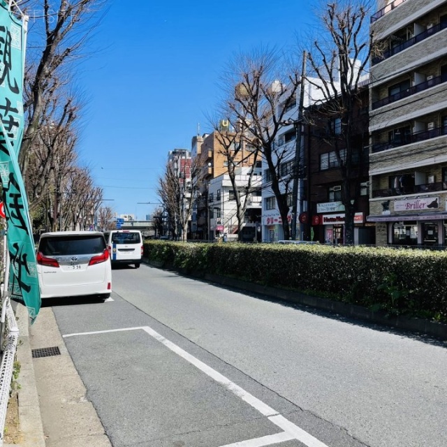 第三末好ビル　前面に劇場通り
