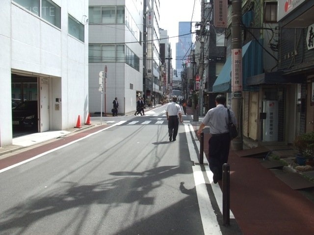 下島商会ビル ビル前面道路