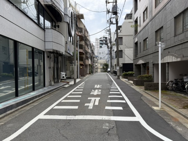 STビル 前面道路