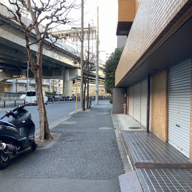 メゾン千代田 ビル前面道路