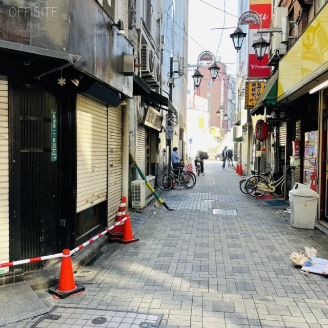 名取ビル ビル前面道路