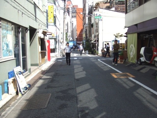 須田町四国ビル ビル前面道路