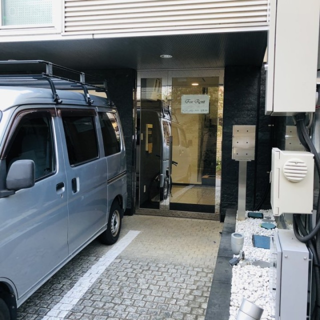 REB南青山ビル エントランス