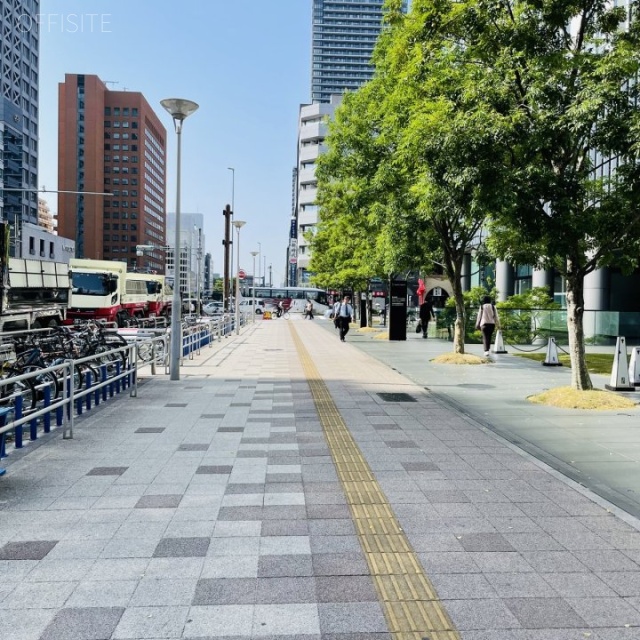 名古屋インターシティ 前面歩道