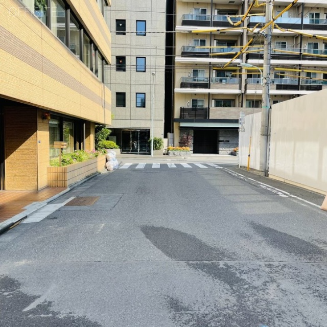 久保ビル ビル前面道路