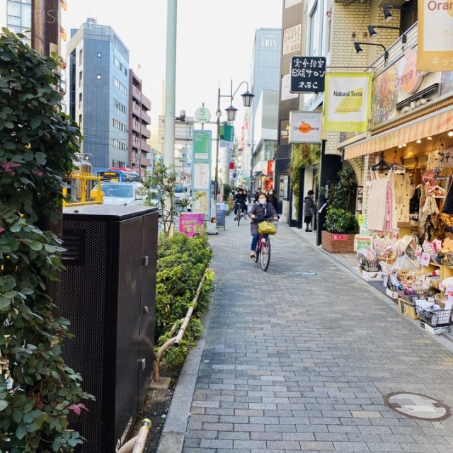 いとうビル ビル前面道路