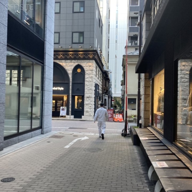 アネックス2 ビル前面道路