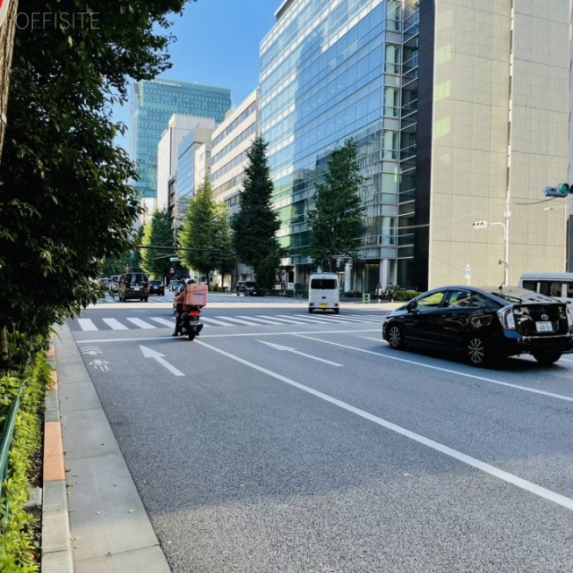 ヒューリック神田橋ビル ビル前面道路