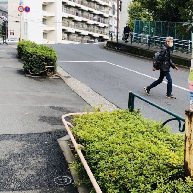 野村ビルディング曙橋 ビル前面道路