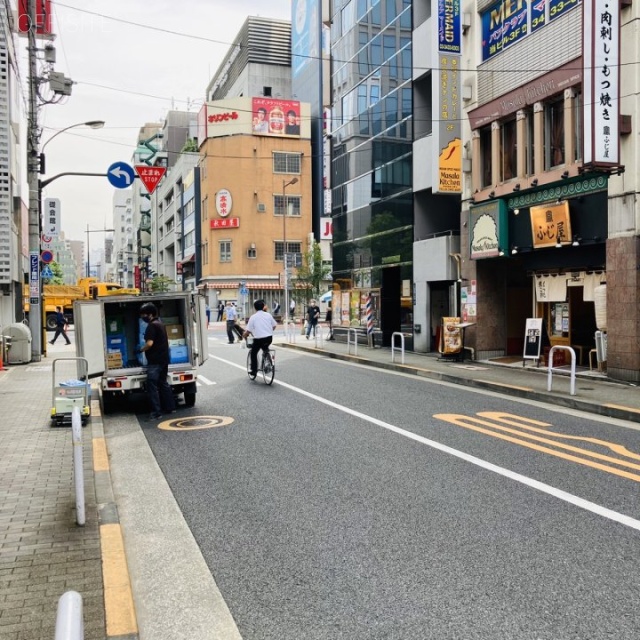 浜松町フォーラムビル　ビル前面道路