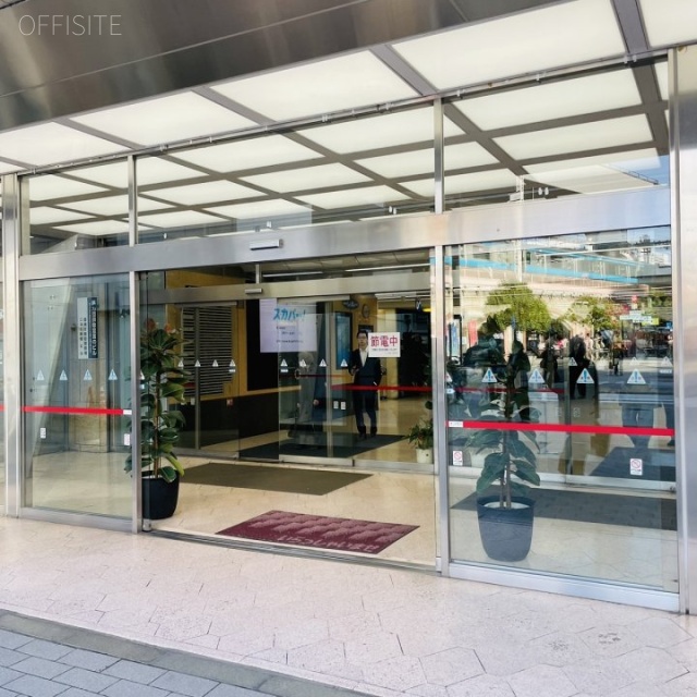 LiFEREE WORK新橋(ニュー新橋ビル) オフィスビル出入口