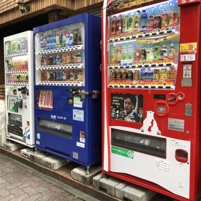 ドヌール柳橋弐番館ビル 自動販売機
