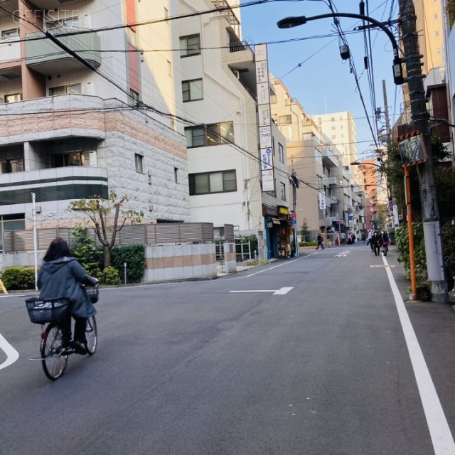 松山ビル ビル前面道路