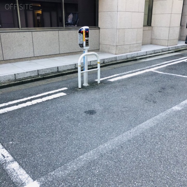 日本橋サンライズビル 側道に白枠駐車場