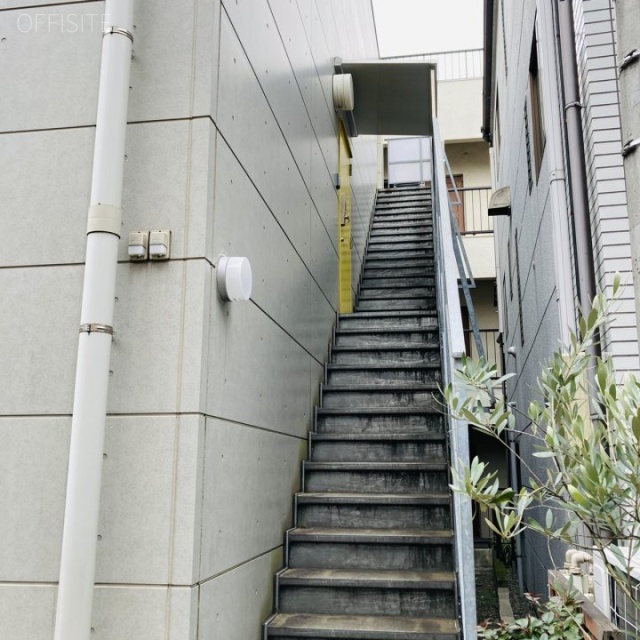 神宮前目良ビル エントランス