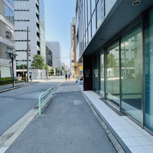 NORE伏見ビル 側道の歩道